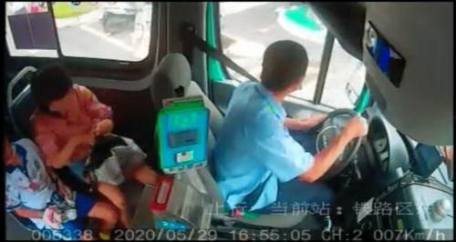 国产平板翻车事件视频,视频揭露惊人真相，网友热议不已