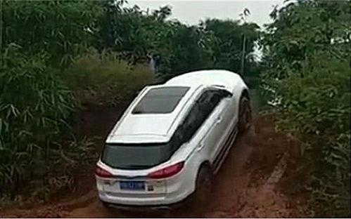 国产越野车爬土坡视频,征服土坡展现卓越性能  第1张