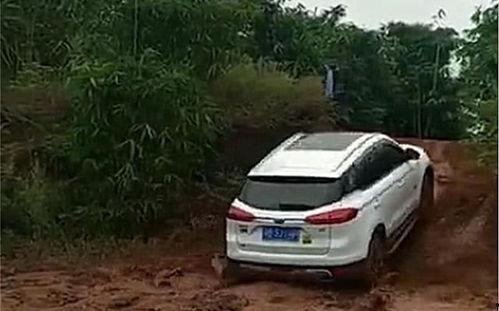 国产越野车爬土坡视频,征服土坡展现卓越性能  第3张